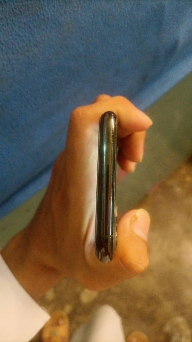 Apple iPhone 11 Pro Max 2