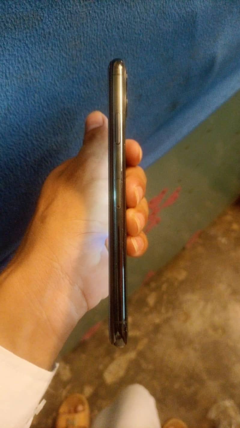 Apple iPhone 11 Pro Max 3