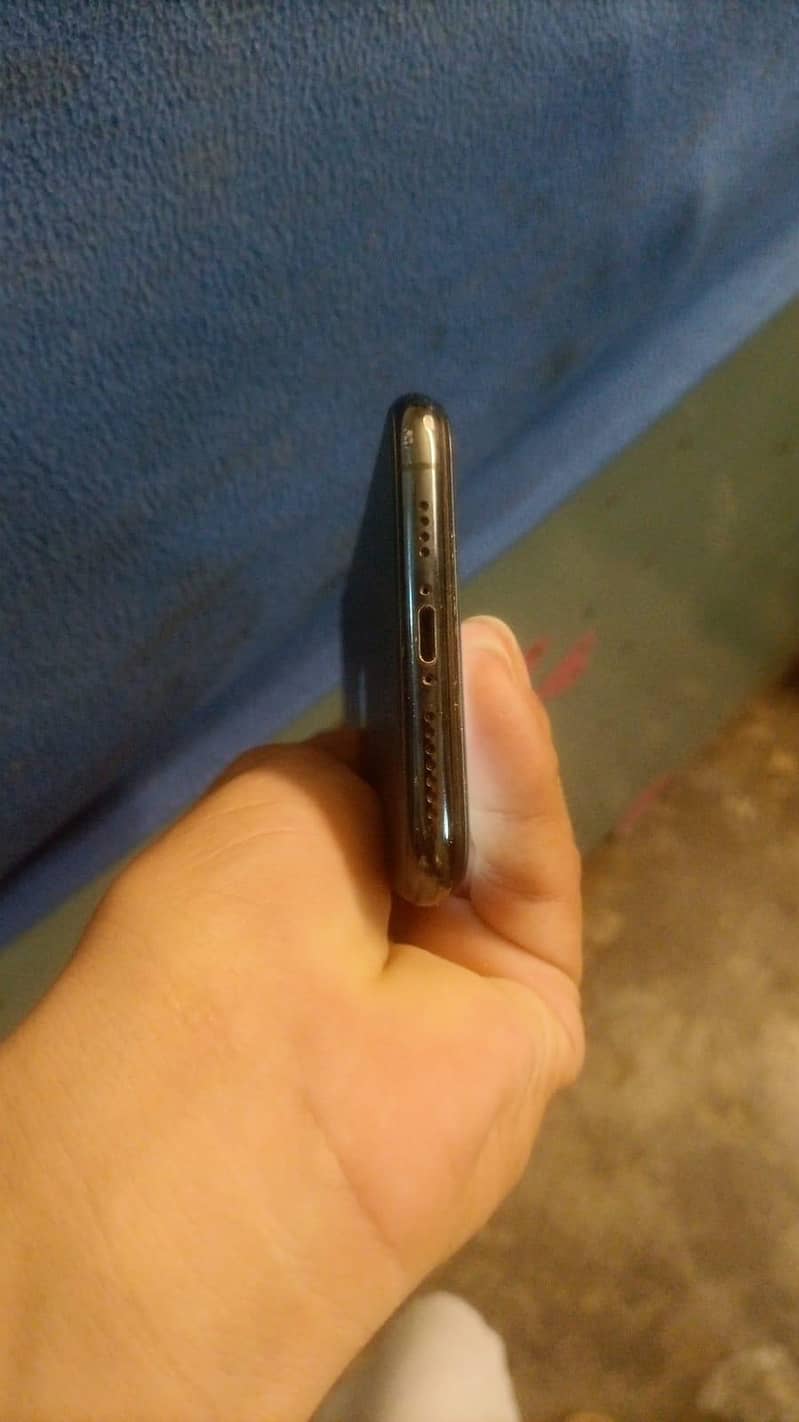 Apple iPhone 11 Pro Max 4