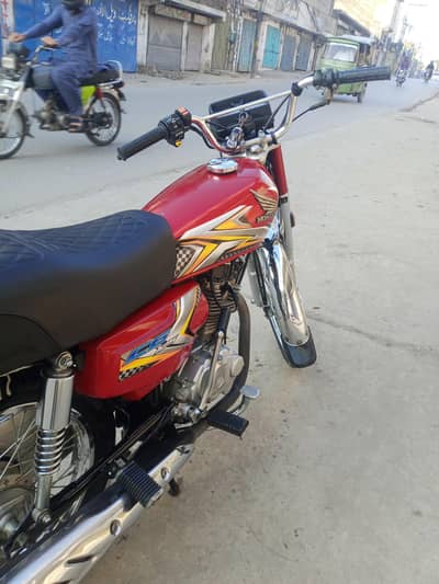HONDA CG*125 Condition 10/10 In one hand use