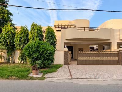 01-Kanal 5-Bedroom's Well Maintained & Affordable House Available For Sale in Askari-10 Lahore Cantt.