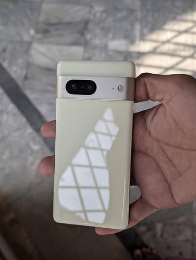 Google Pixel 7 with orignal charger