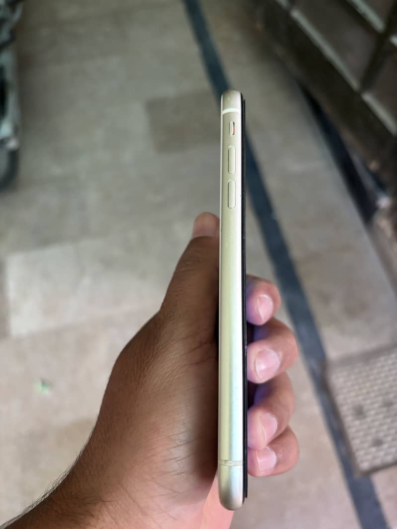 Apple iPhone 11 5