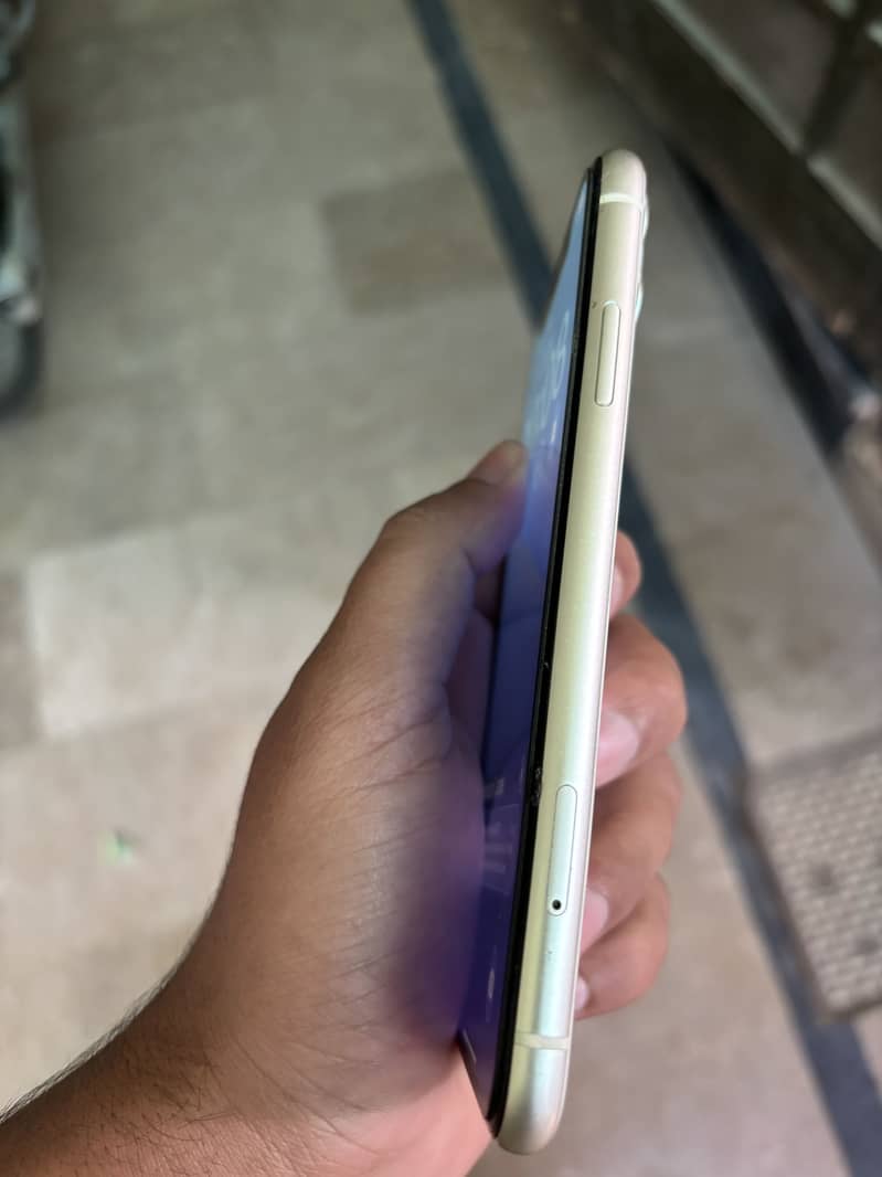 Apple iPhone 11 7