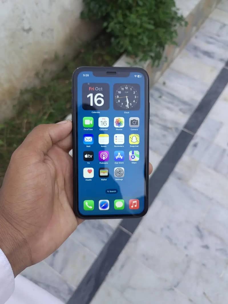 iPhone XR 3
