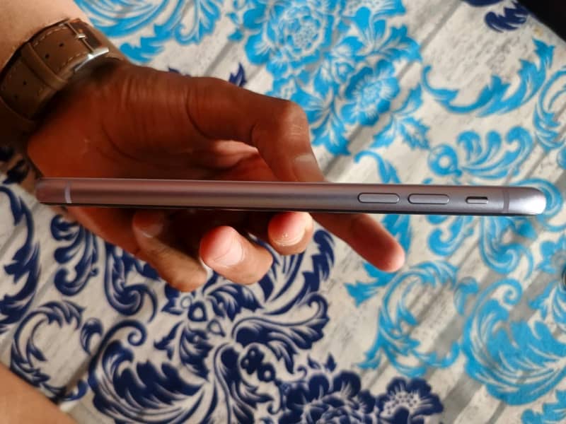 Apple iPhone 11 3