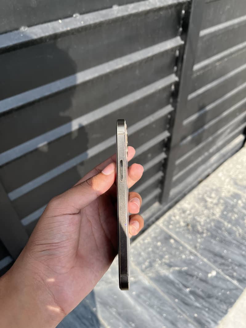 Apple iPhone 12 Pro 3
