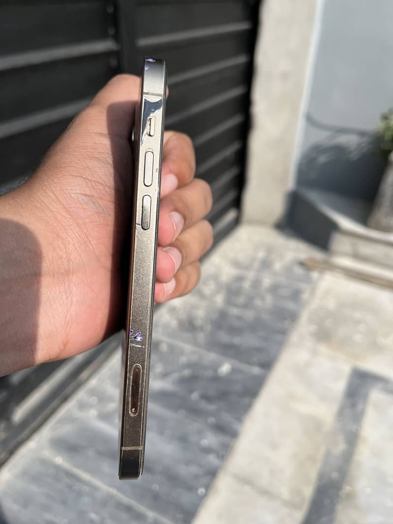 Apple iPhone 12 Pro 4