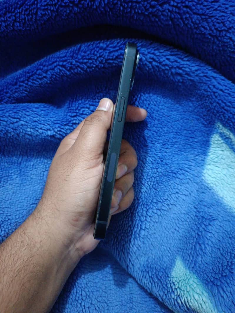 Apple iPhone 13 1