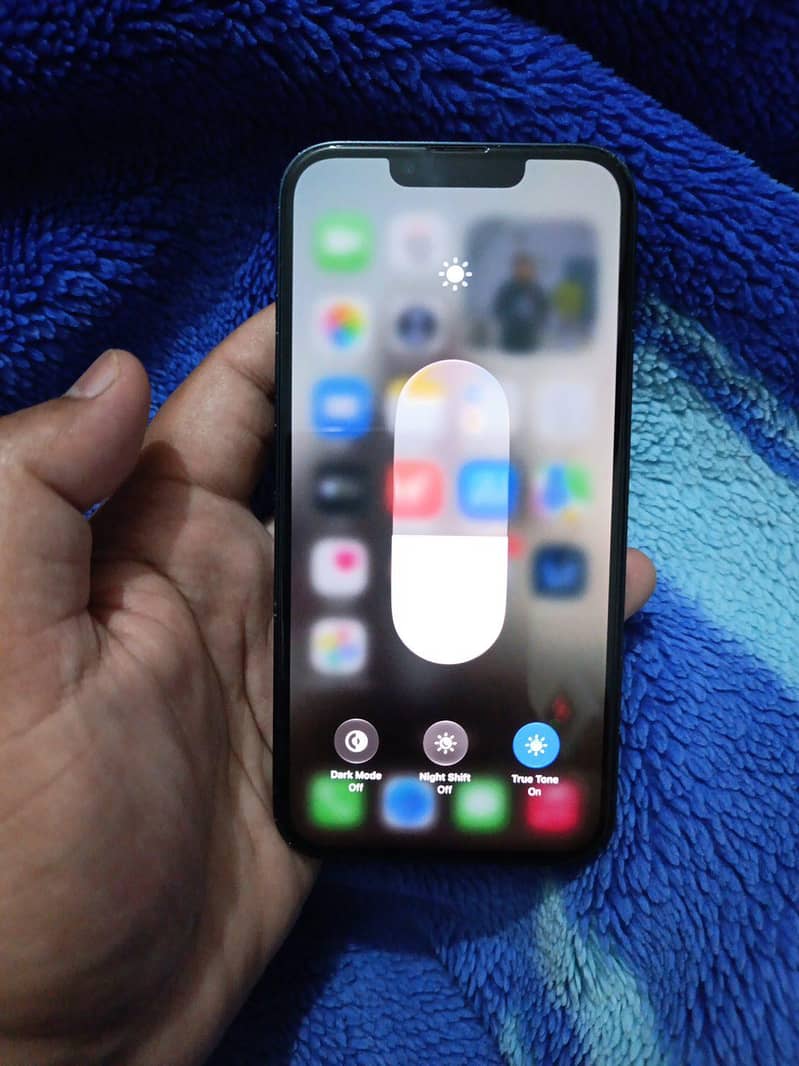 Apple iPhone 13 4