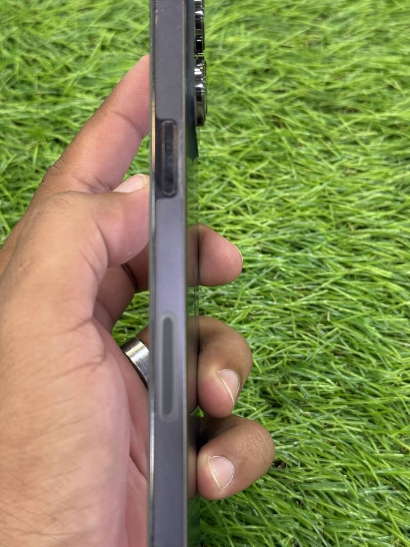 Apple iPhone 14 Pro Max 1