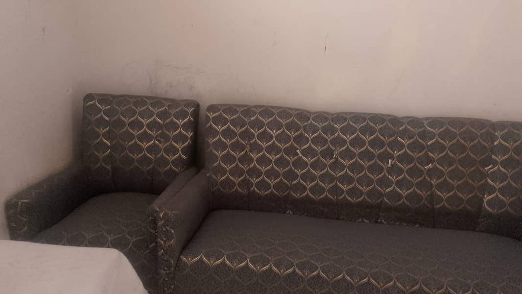 5 setar sofa is walay nambar par rabita kary 03165021748 2