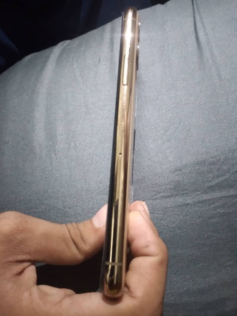 Apple iPhone 11 Pro 4