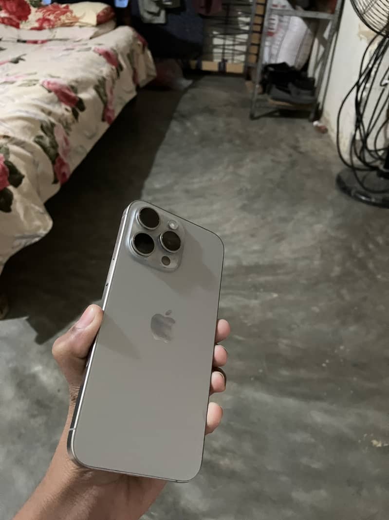 Apple iPhone 15 Pro Max 0