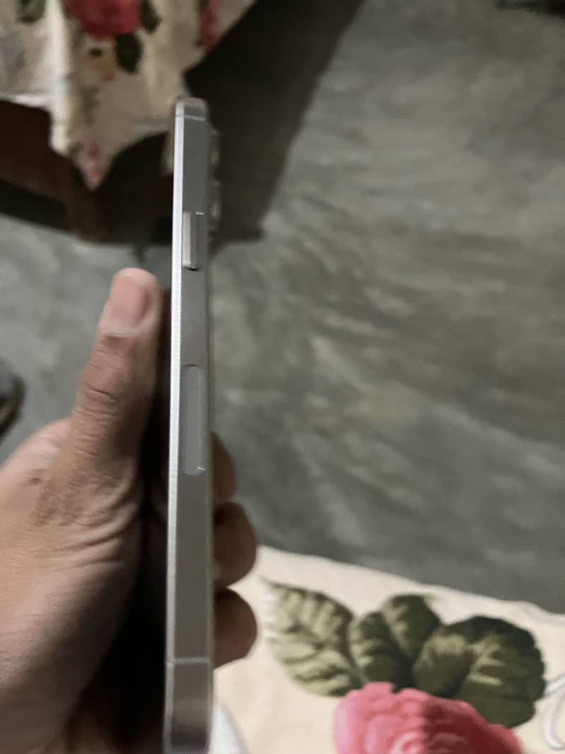 Apple iPhone 15 Pro Max 2