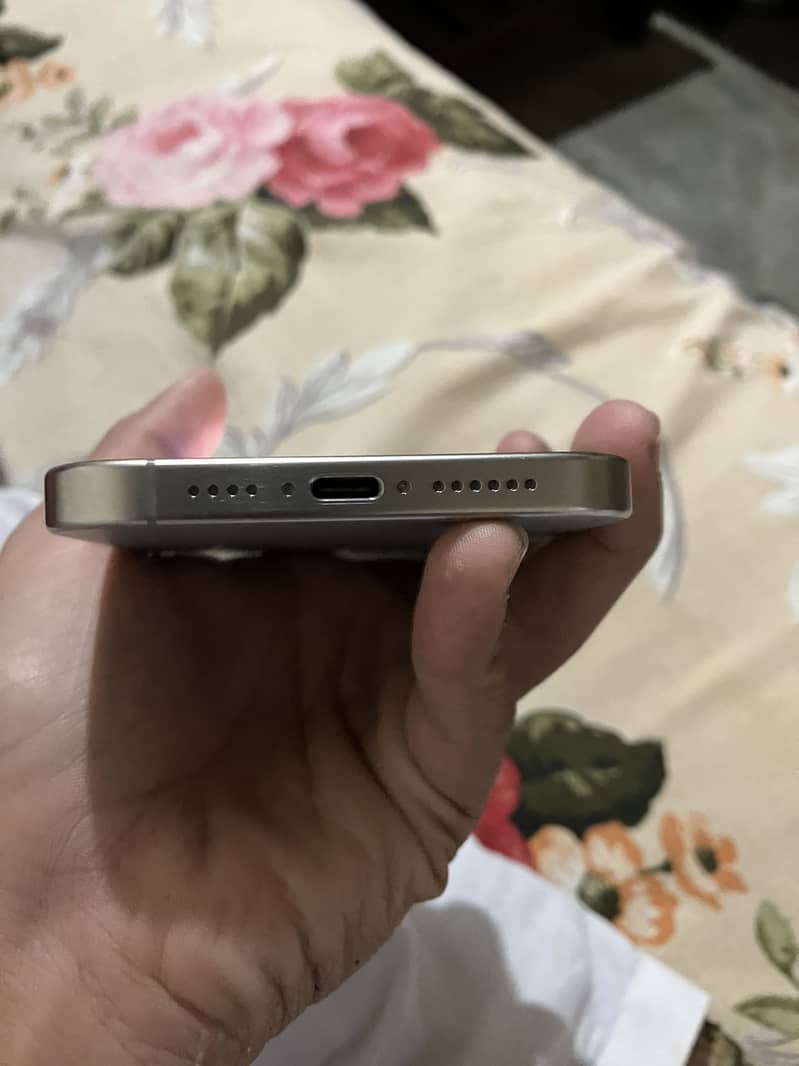 Apple iPhone 15 Pro Max 3