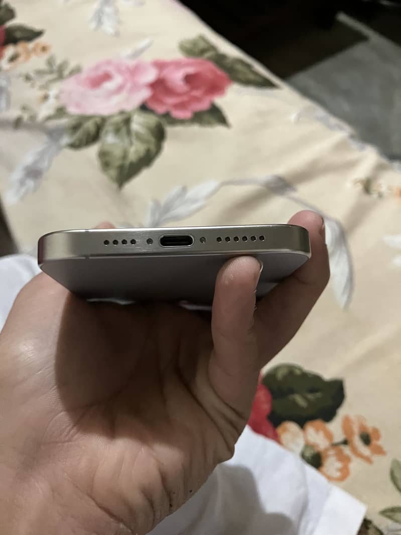 Apple iPhone 15 Pro Max 4