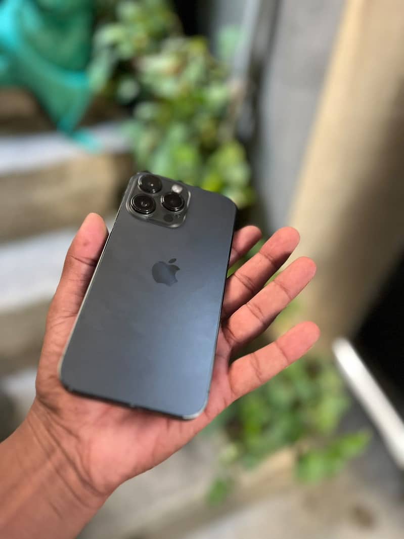 Apple iPhone 14 Pro Max 0