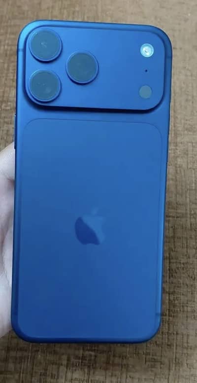 Apple iPhone 17 Pro Max iCloud locked