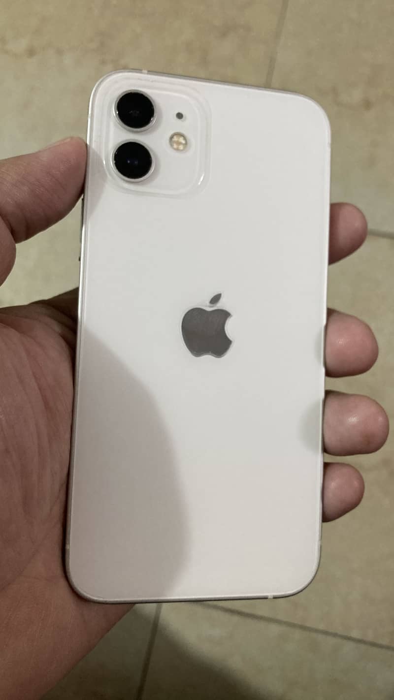 Apple iPhone 12 4