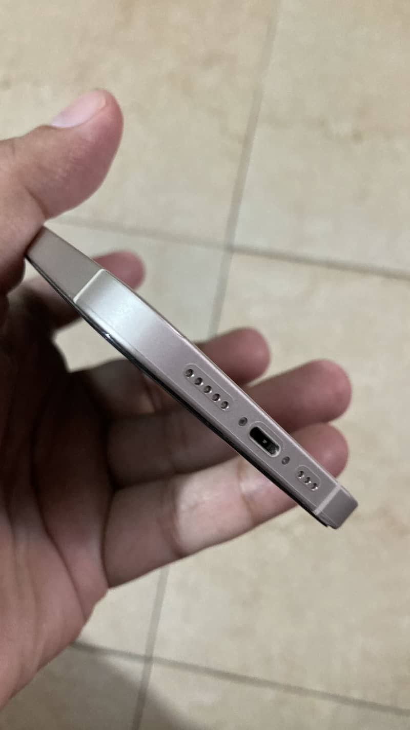 Apple iPhone 12 6