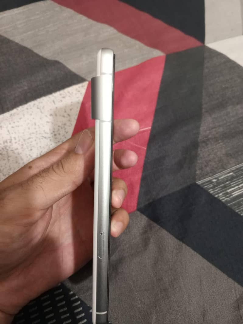 Google Pixel 7 4