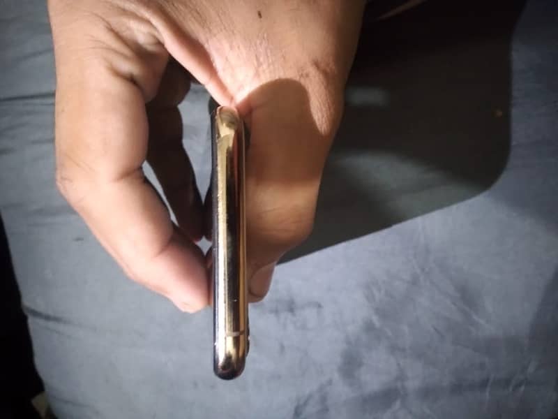 Apple iPhone 11 Pro 4