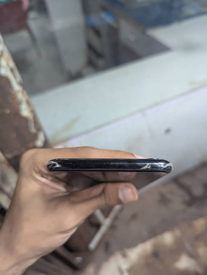 Apple iPhone XS Max 3