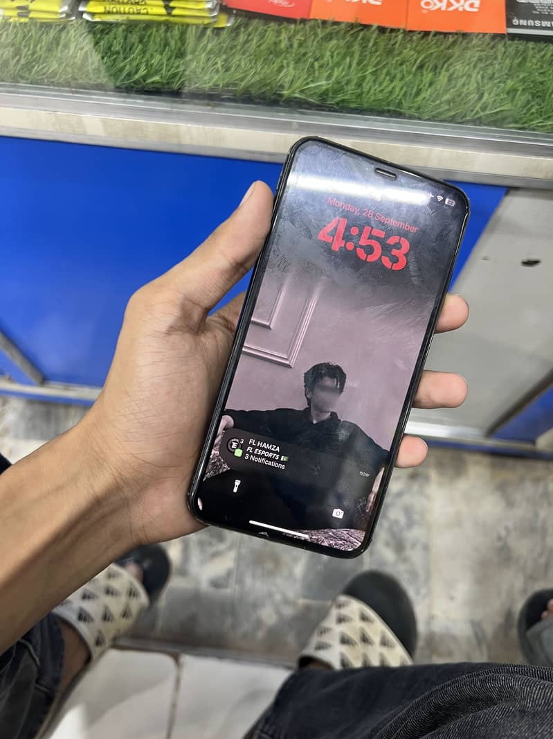 Apple iPhone XS Max 4