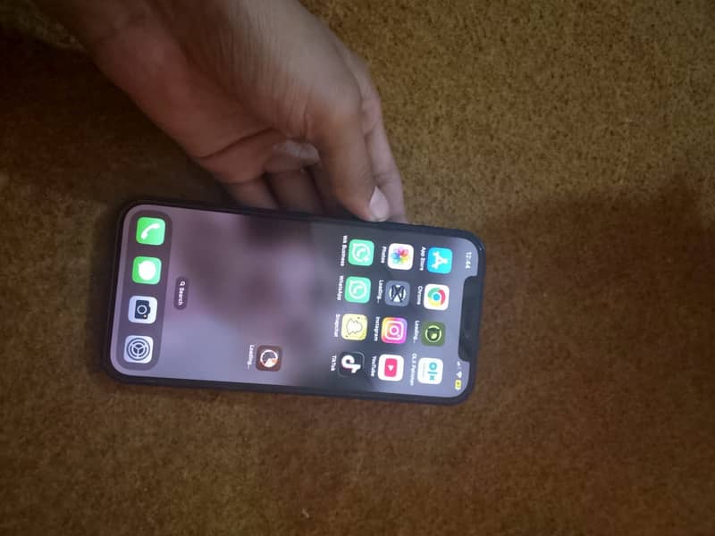 Apple iPhone 12 4