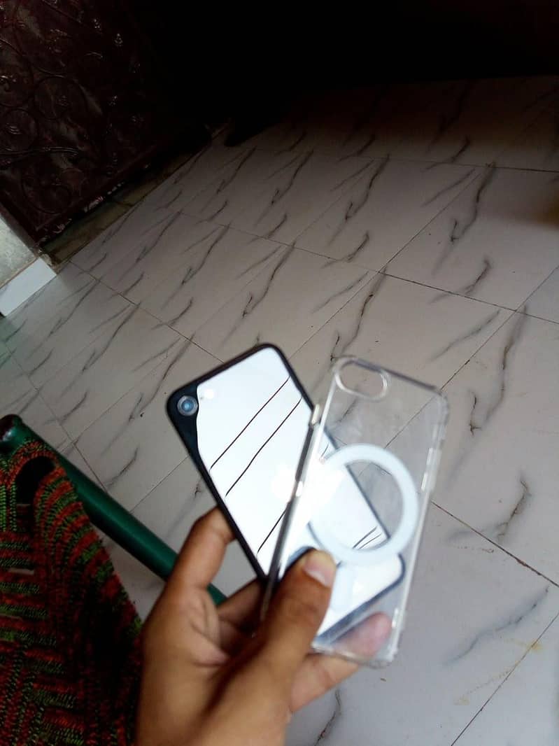 Apple iPhone SE 3 2