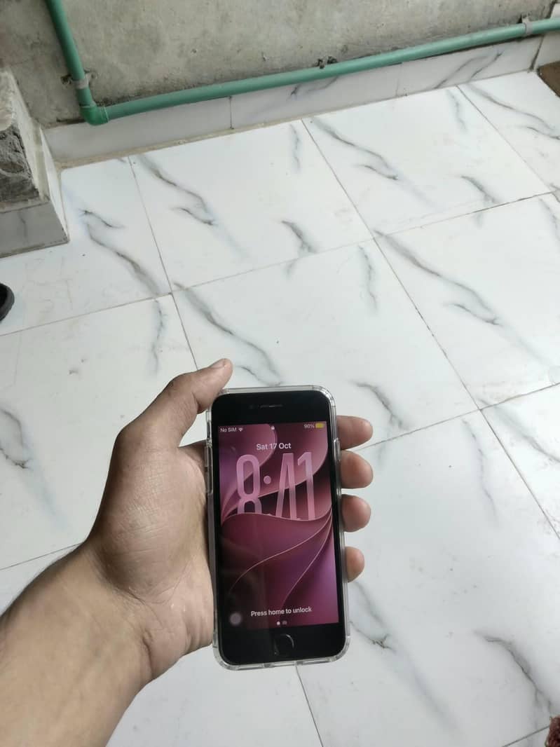 Apple iPhone SE 3 7