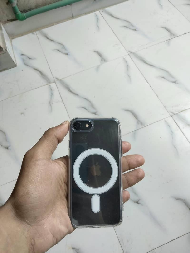 Apple iPhone SE 3 8