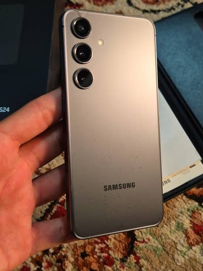 Samsung Galaxy S24 1 YEAR Warranty Remaining 8/256GB With Box Charger