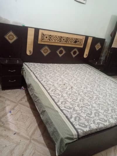 King size 7×7 Bed for sale with two cup boards