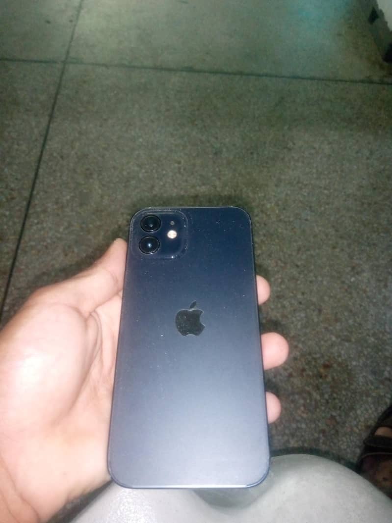 Apple iPhone 12 - 64GB Black (Waterpack / 10/10 Condition) 0