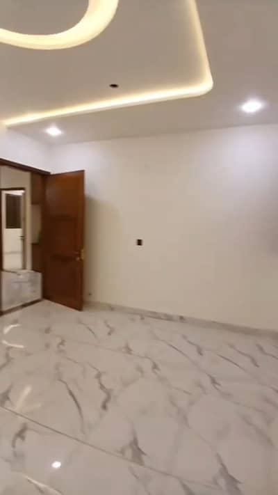 New 240 Yards 3rd Floor Portion WIth Roof For Sale In Gulshan Block 1