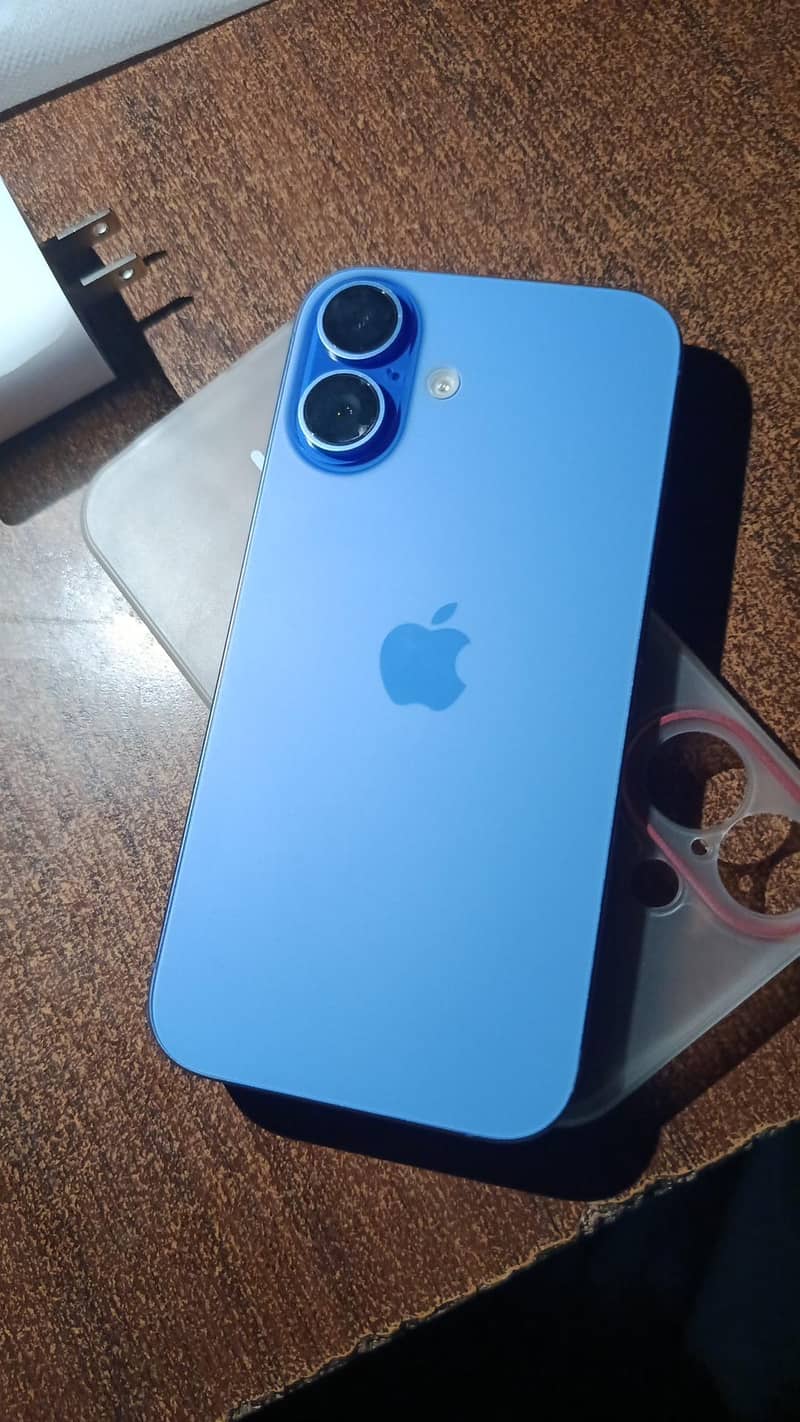 Apple iPhone 16 2