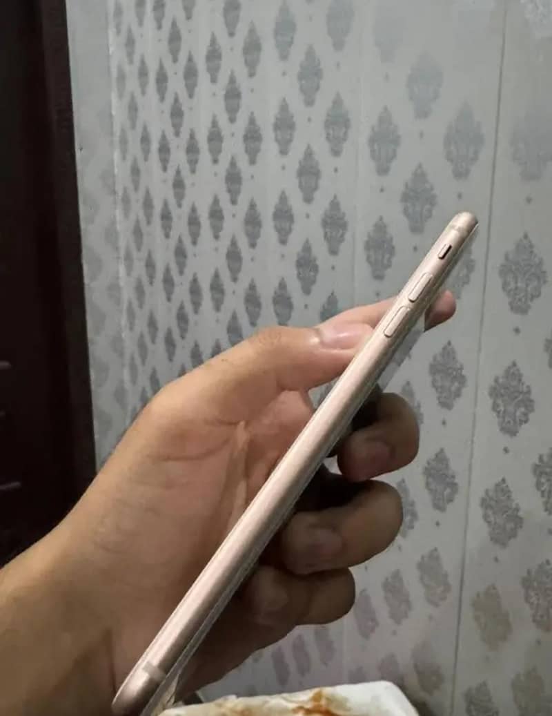 Apple iPhone 8 Plus 5