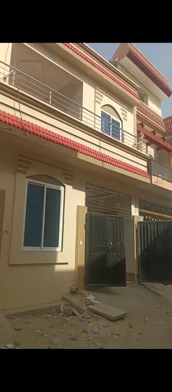 Main rafyqmer road ka qareb 3 mrla Sami duble story luxury house urgnt Sale, 85 lak dmd, 03006803629