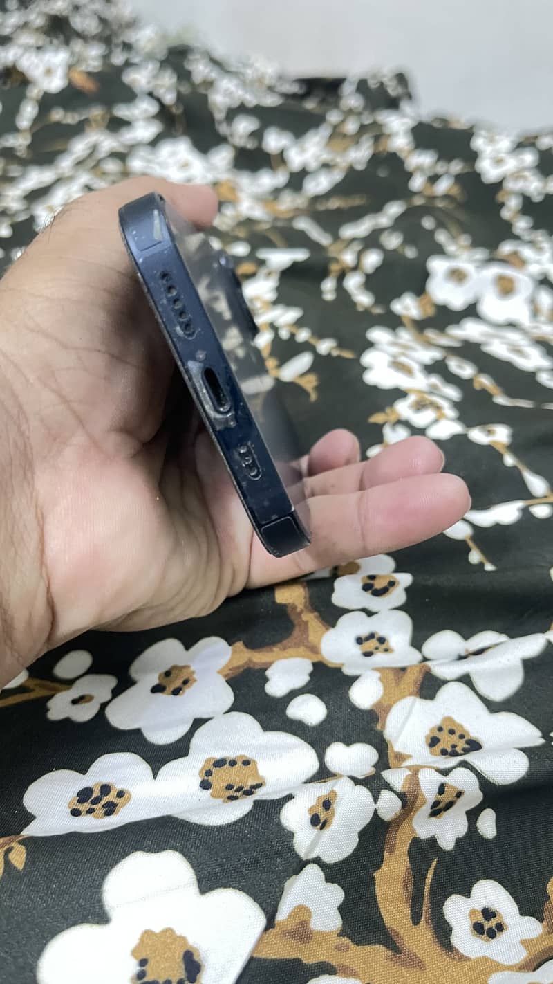 Apple iPhone 14 3