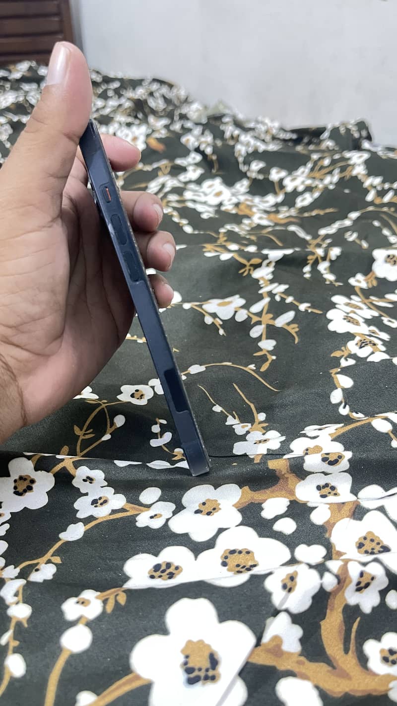 Apple iPhone 14 4