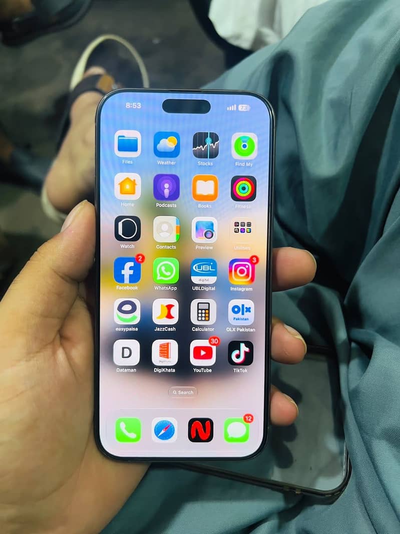 Apple iPhone 16 Pro Max 4