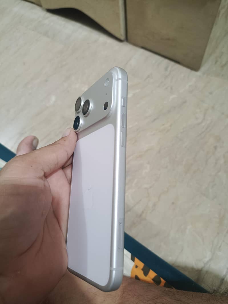 Apple iPhone 17 Pro Max 3