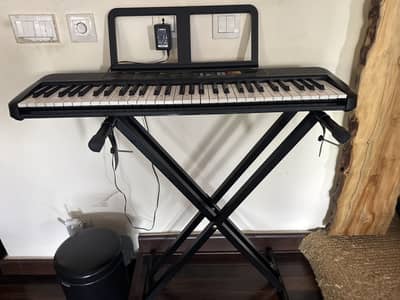 Yamaha piano PSR-F52