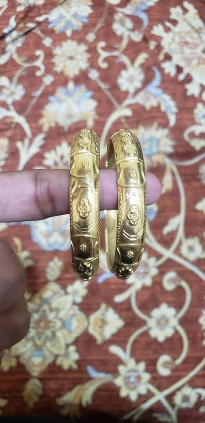 2 Gold Bangles 21 Carat Gold ( Weight 2.6 Tola ) ( Urgent Sale )