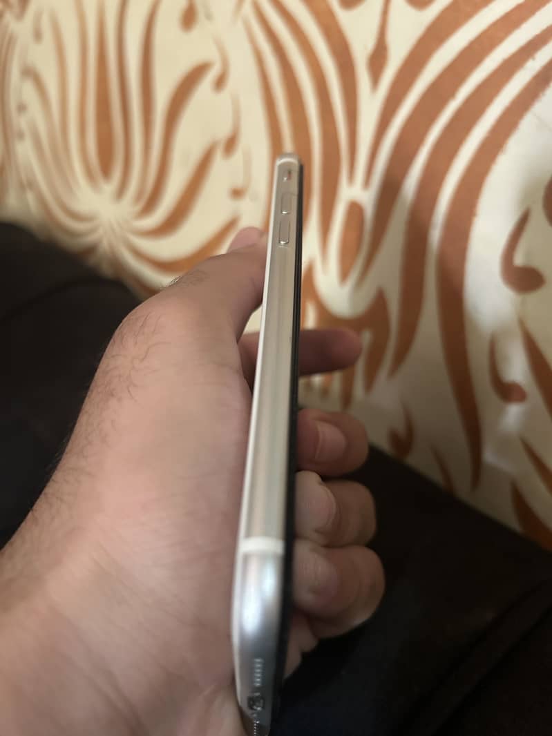 Apple iPhone SE 8