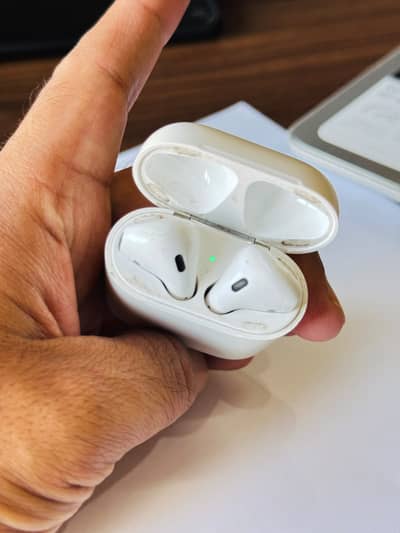 Apple AirPods (2nd Gen)