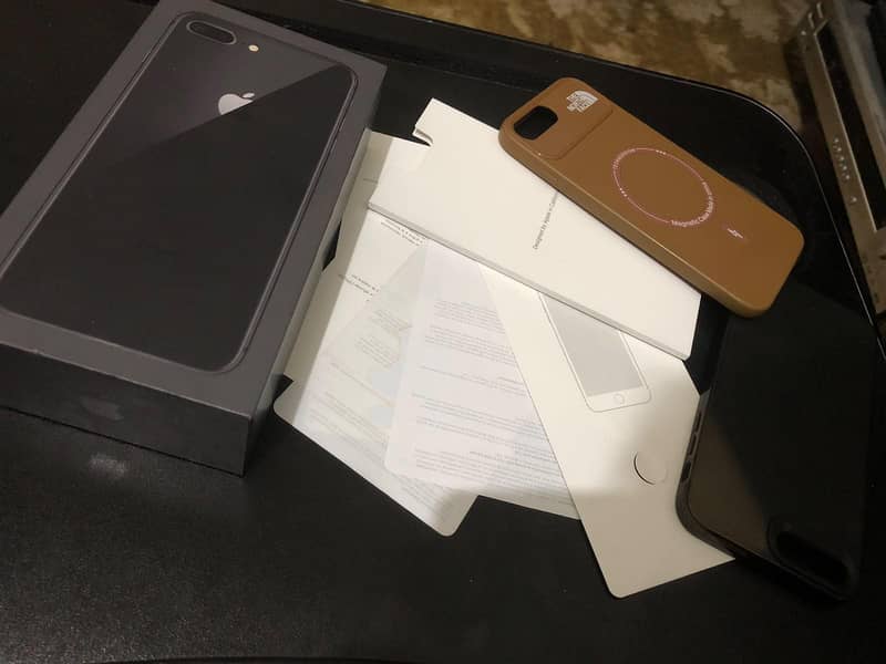Apple iPhone 8 Plus 0
