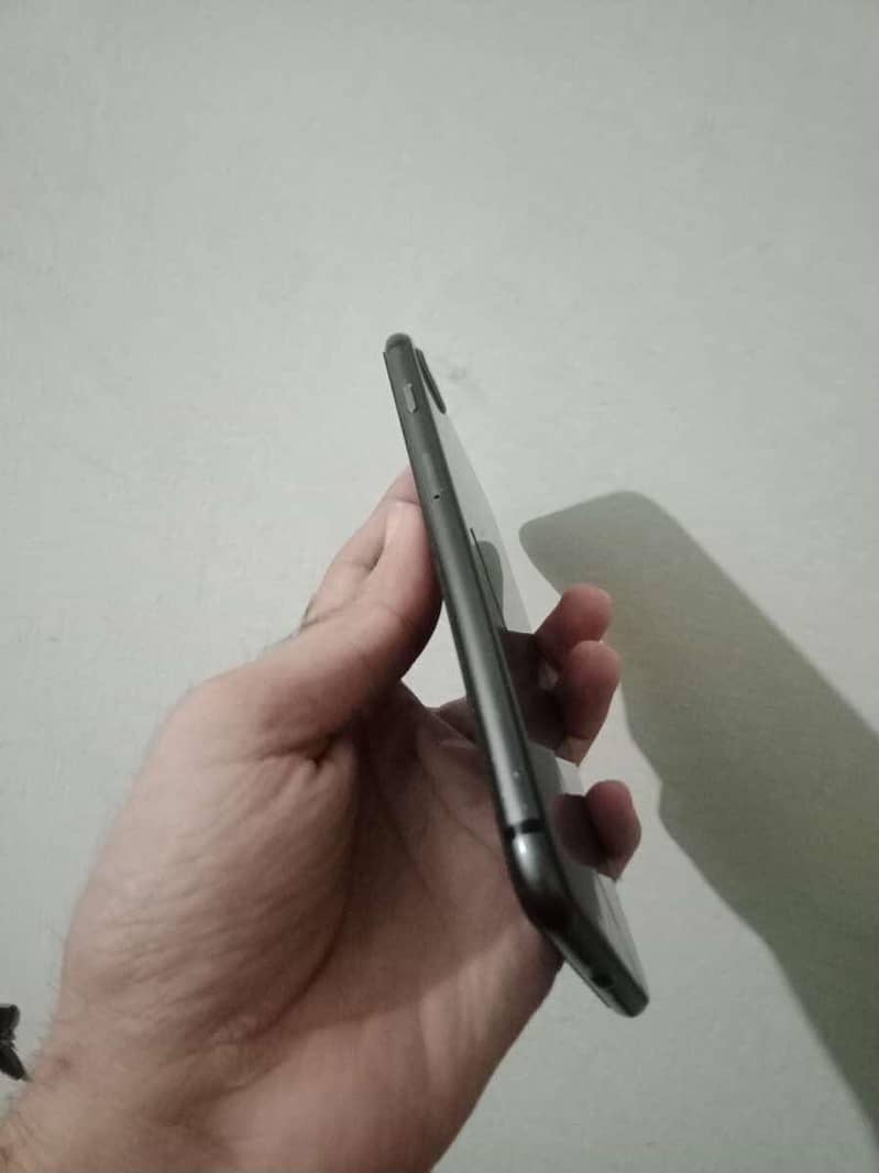 Apple iPhone 8 Plus 3